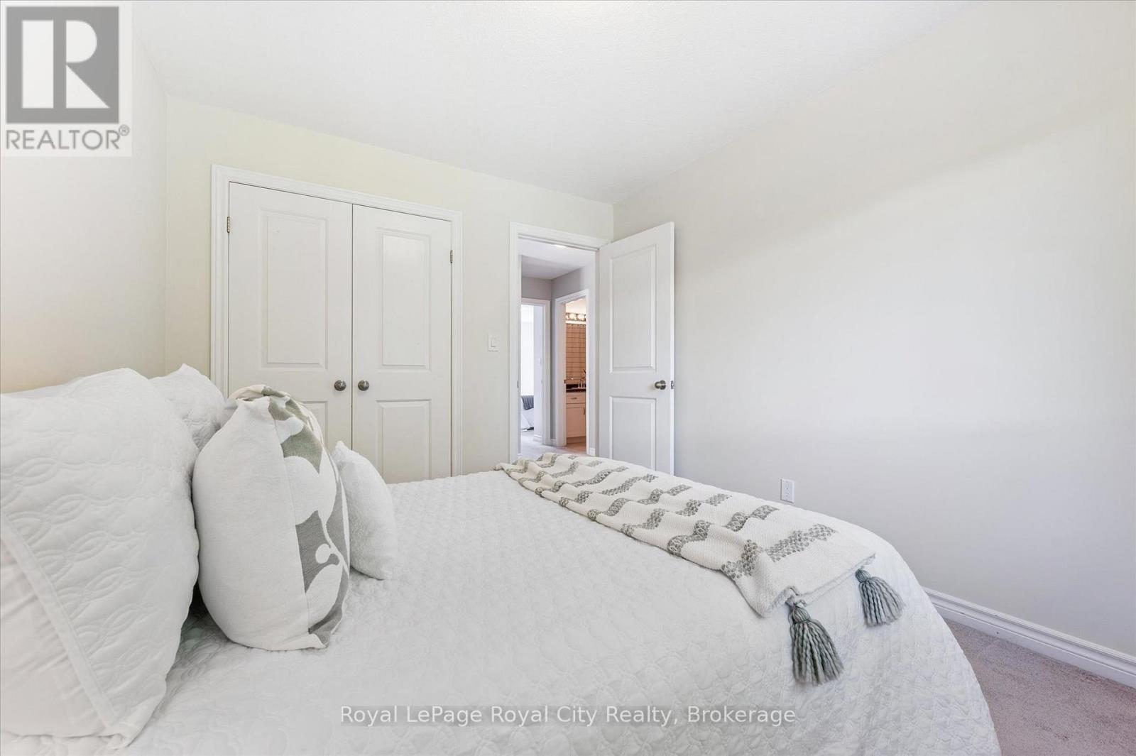 Photo 23 of 158 Kemp Crescent, Guelph ON