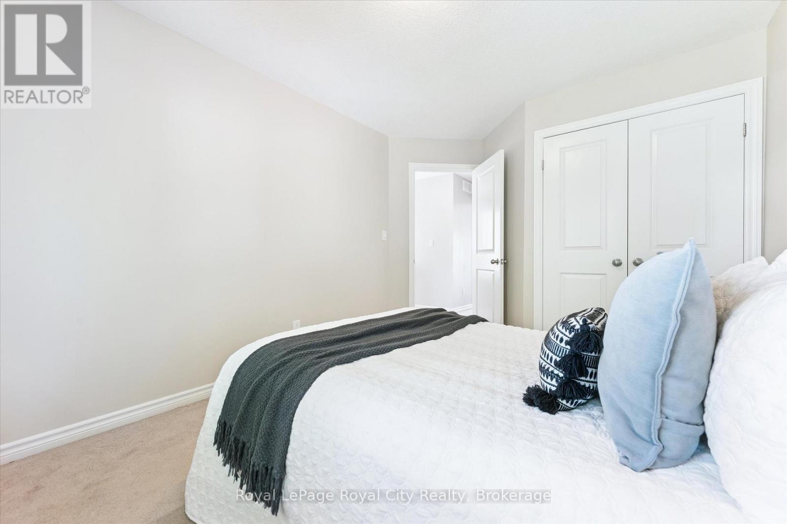Photo 25 of 158 Kemp Crescent, Guelph ON