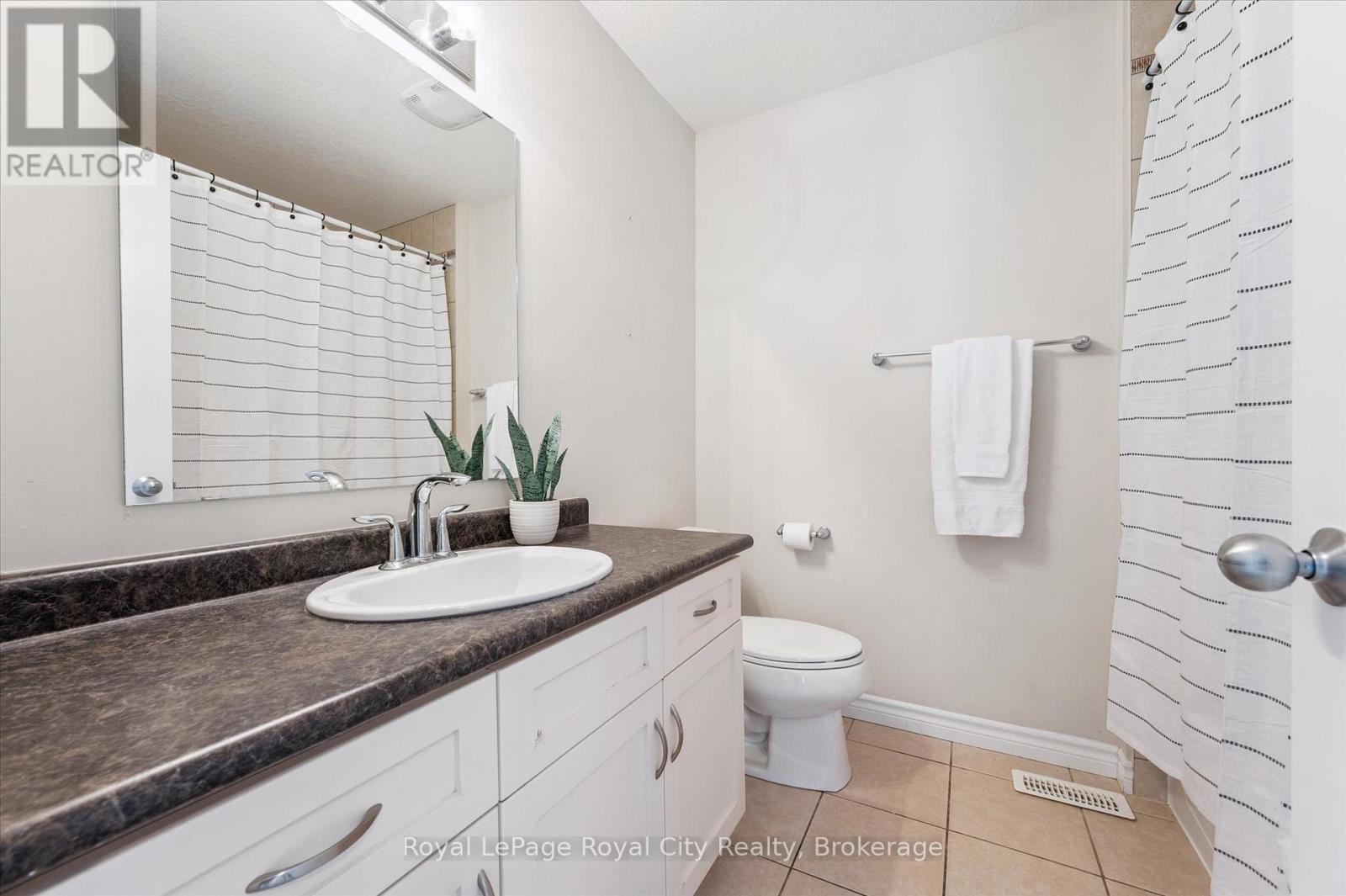 Photo 27 of 158 Kemp Crescent, Guelph ON