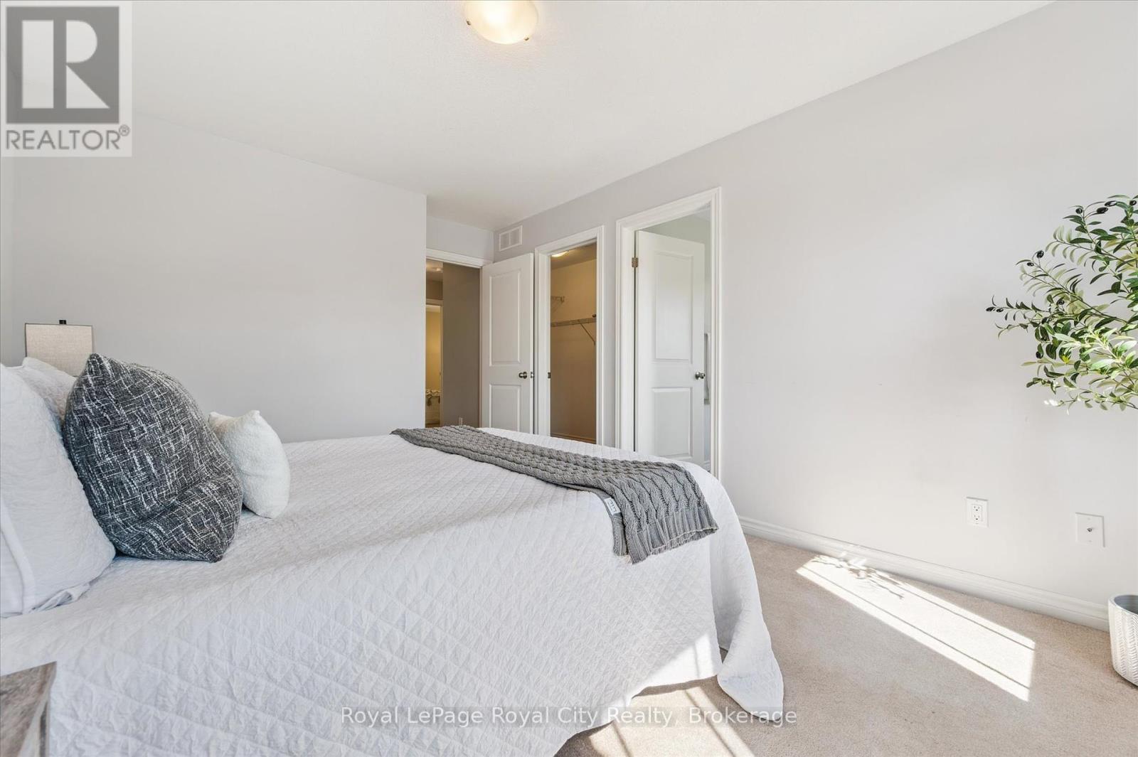 Photo 29 of 158 Kemp Crescent, Guelph ON
