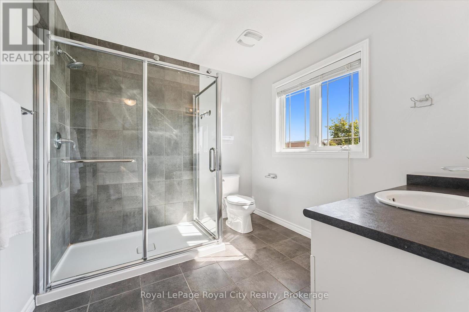 Photo 30 of 158 Kemp Crescent, Guelph ON