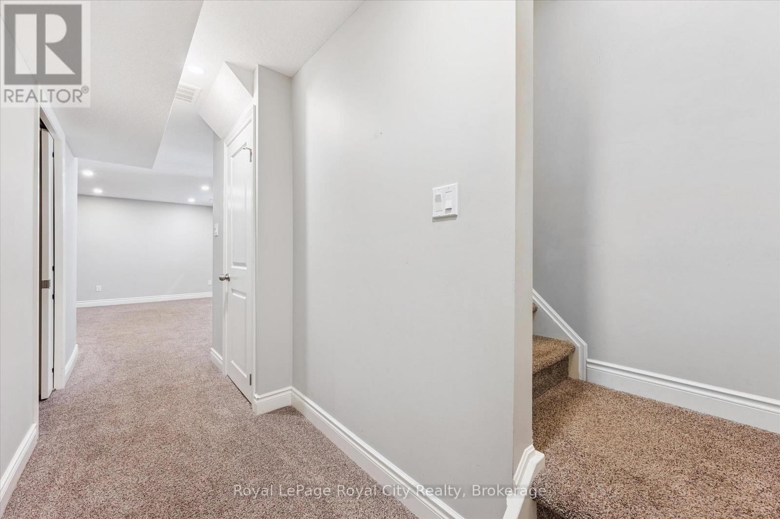 Photo 32 of 158 Kemp Crescent, Guelph ON