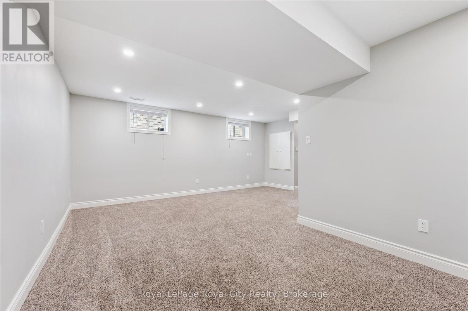 Photo 35 of 158 Kemp Crescent, Guelph ON