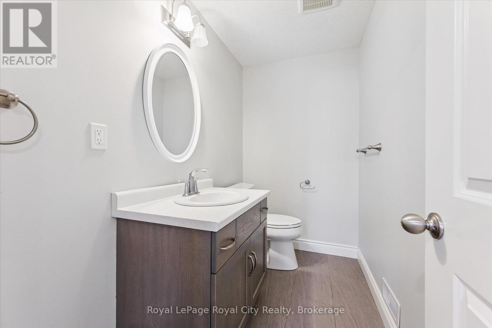 Photo 36 of 158 Kemp Crescent, Guelph ON