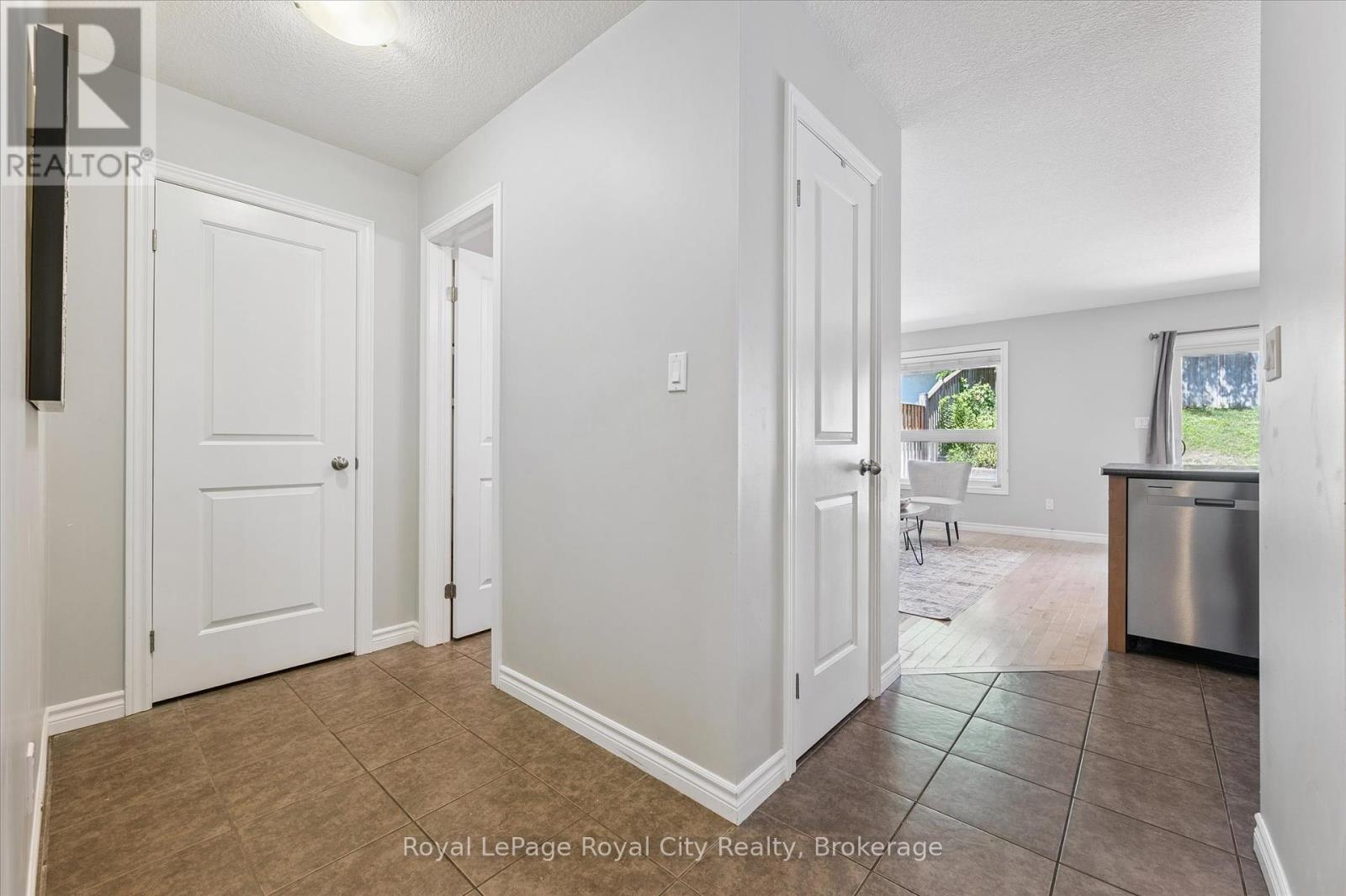 Photo 9 of 158 Kemp Crescent, Guelph ON