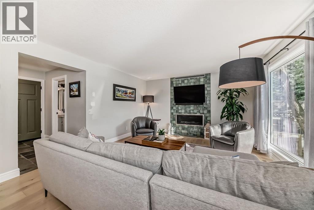 Photo 12 of 31 Riverview Drive, Cochrane AB