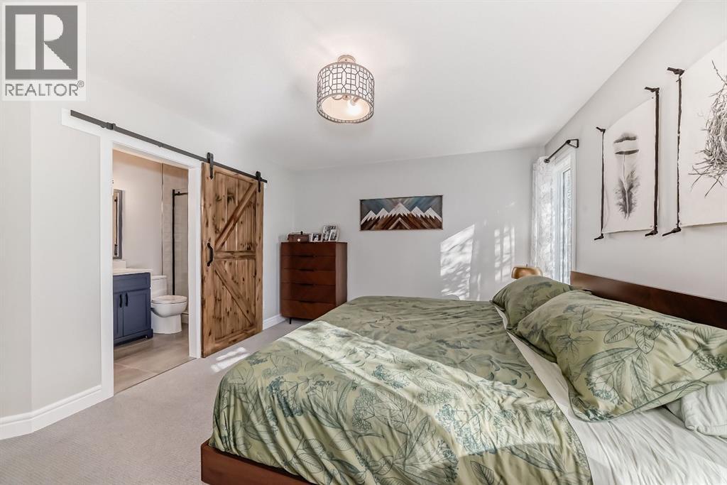 Photo 20 of 31 Riverview Drive, Cochrane AB