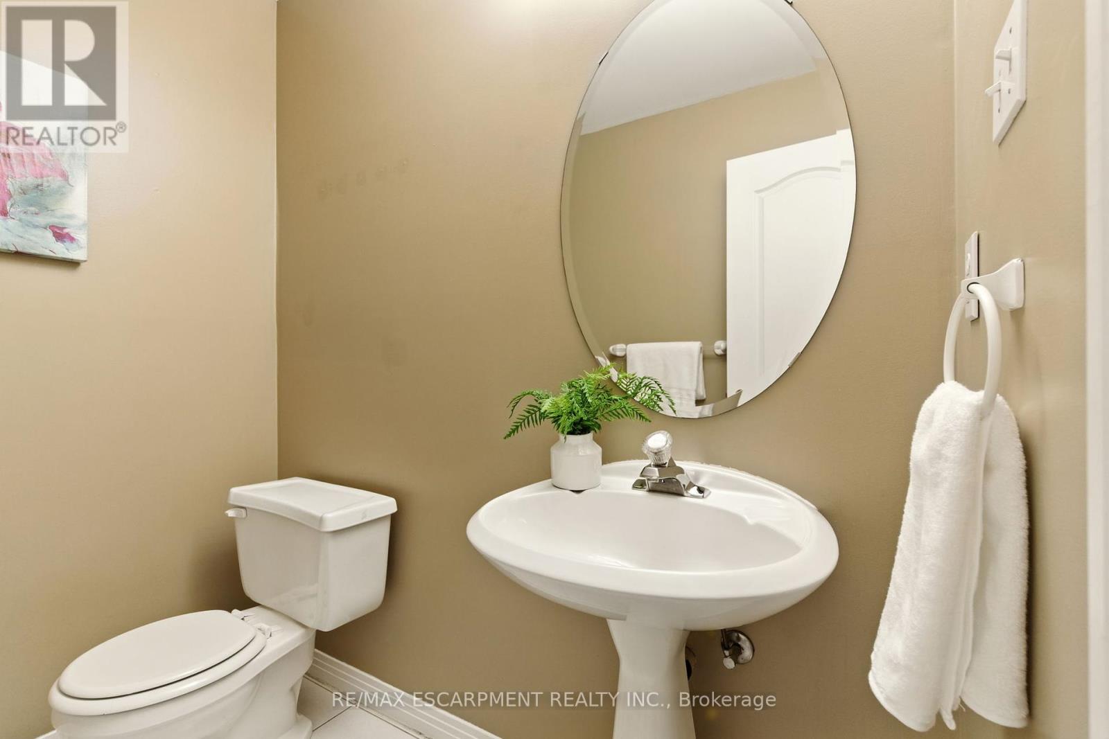 Photo 14 of 153 Chudleigh Street, Hamilton ON