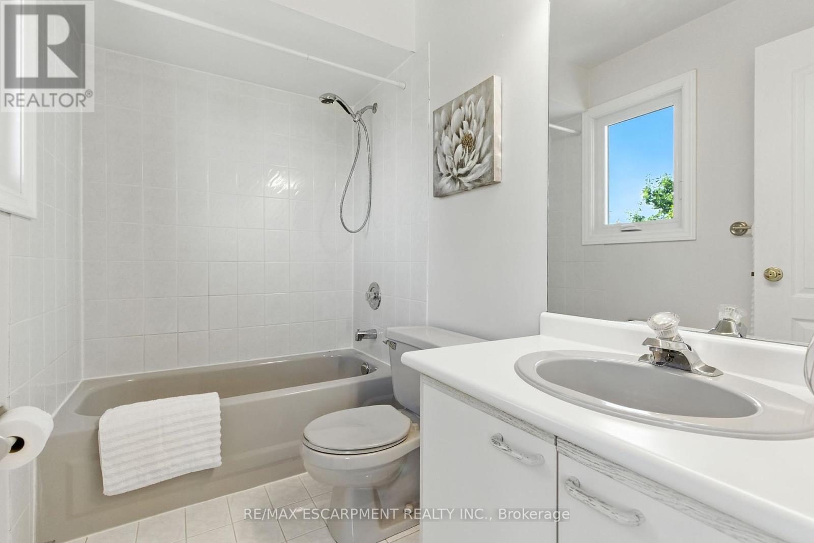 Photo 19 of 153 Chudleigh Street, Hamilton ON