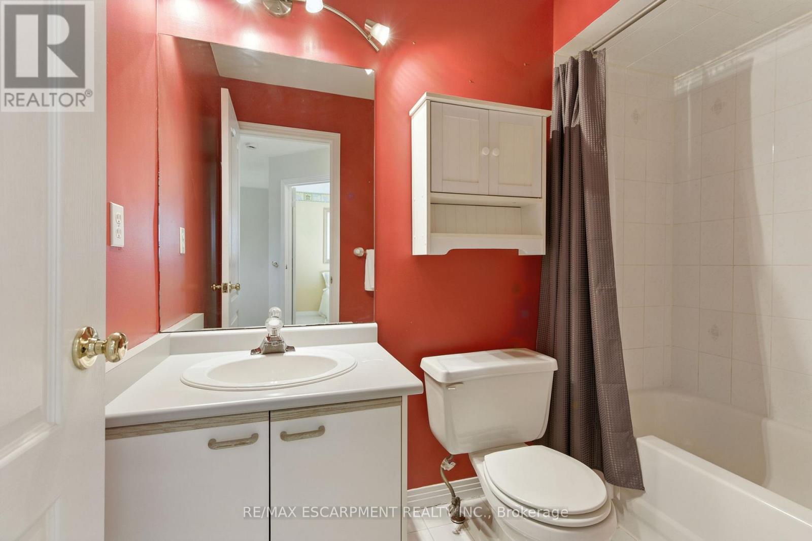 Photo 23 of 153 Chudleigh Street, Hamilton ON