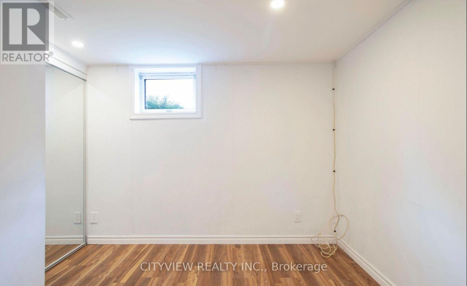 Photo 12 of 8 Joncaire Place, Hamilton ON