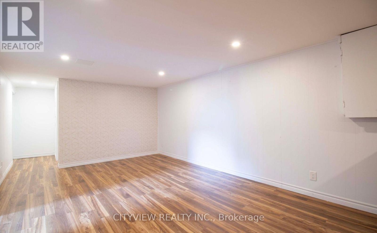 Photo 13 of 8 Joncaire Place, Hamilton ON