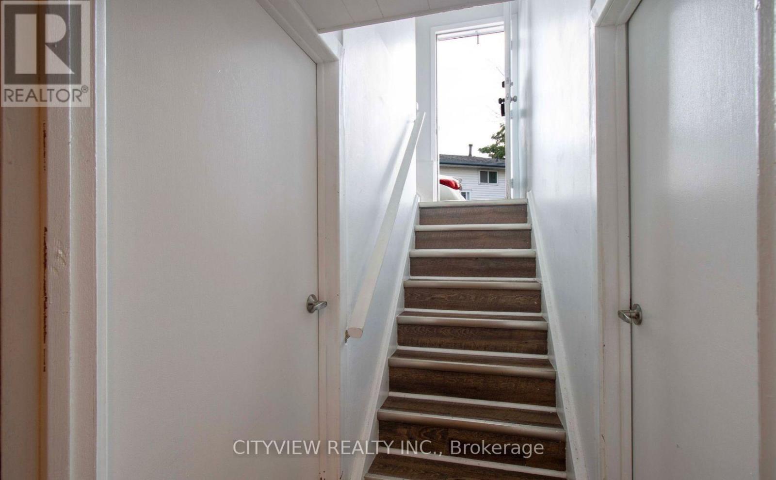 Photo 2 of 8 Joncaire Place, Hamilton ON
