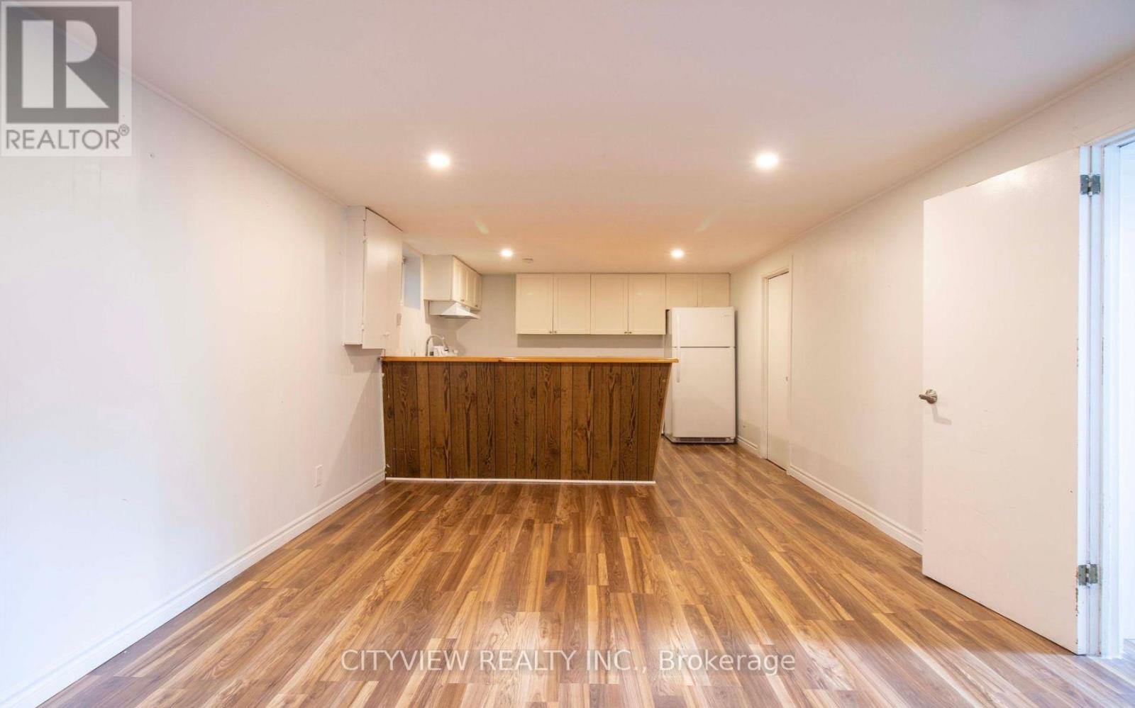 Photo 3 of 8 Joncaire Place, Hamilton ON