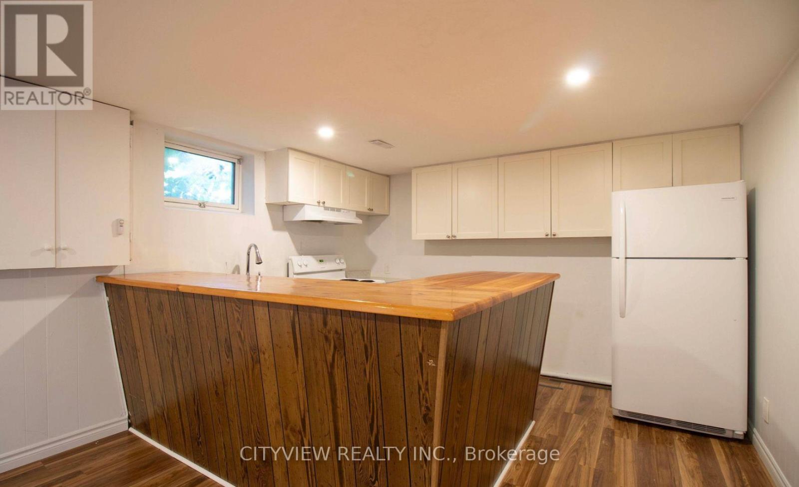 Photo 4 of 8 Joncaire Place, Hamilton ON