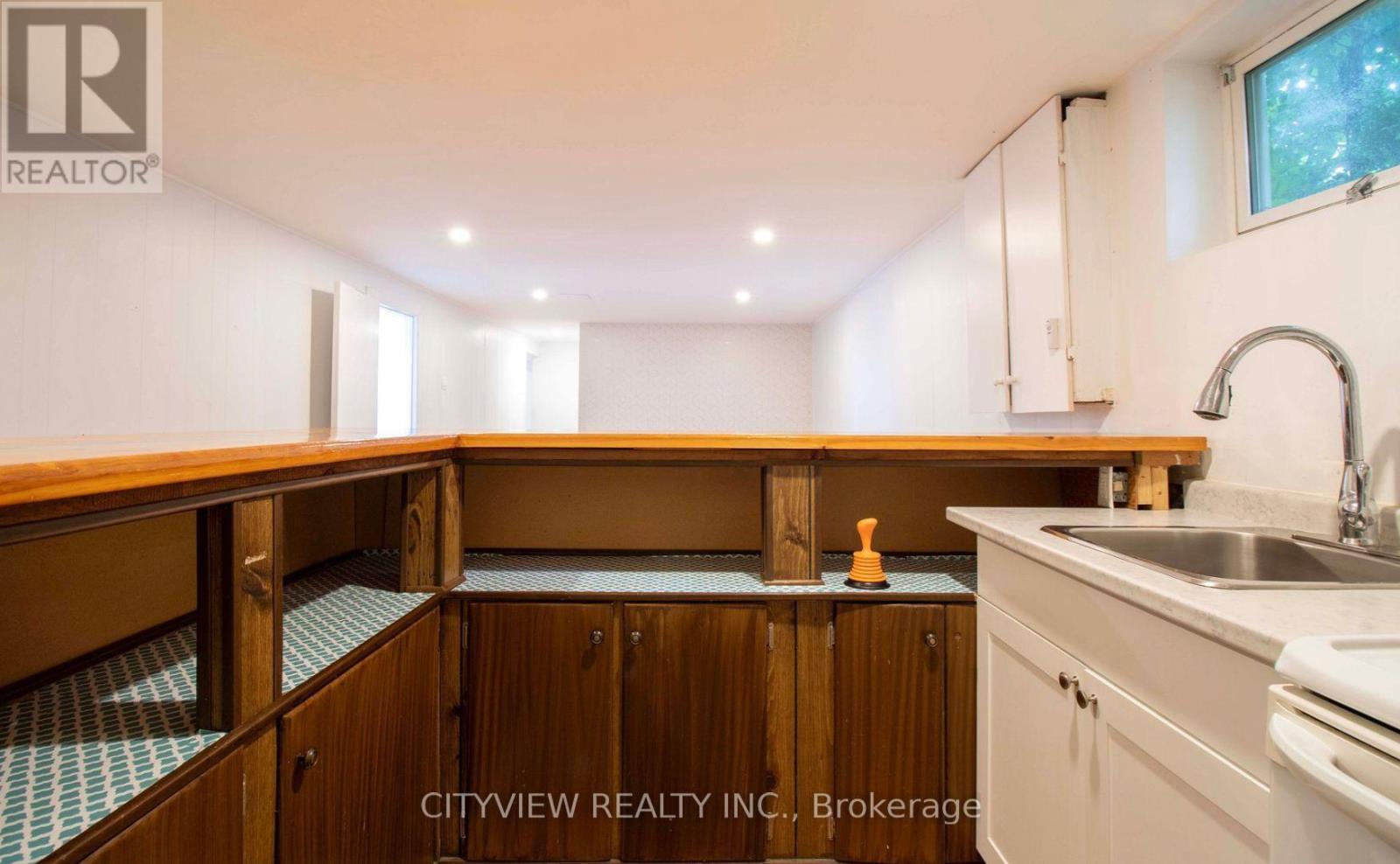 Photo 5 of 8 Joncaire Place, Hamilton ON