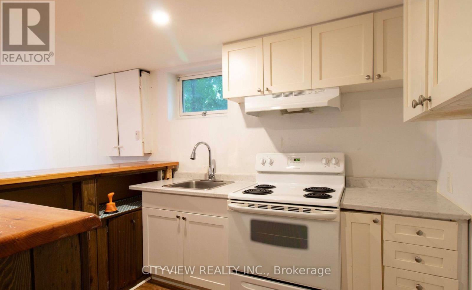 Photo 7 of 8 Joncaire Place, Hamilton ON