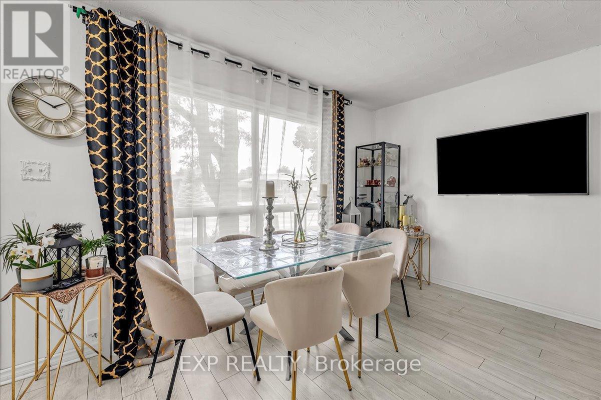 Photo 10 of 32 Riverdale Drive, Hamilton ON