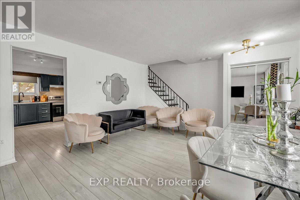 Photo 13 of 32 Riverdale Drive, Hamilton ON