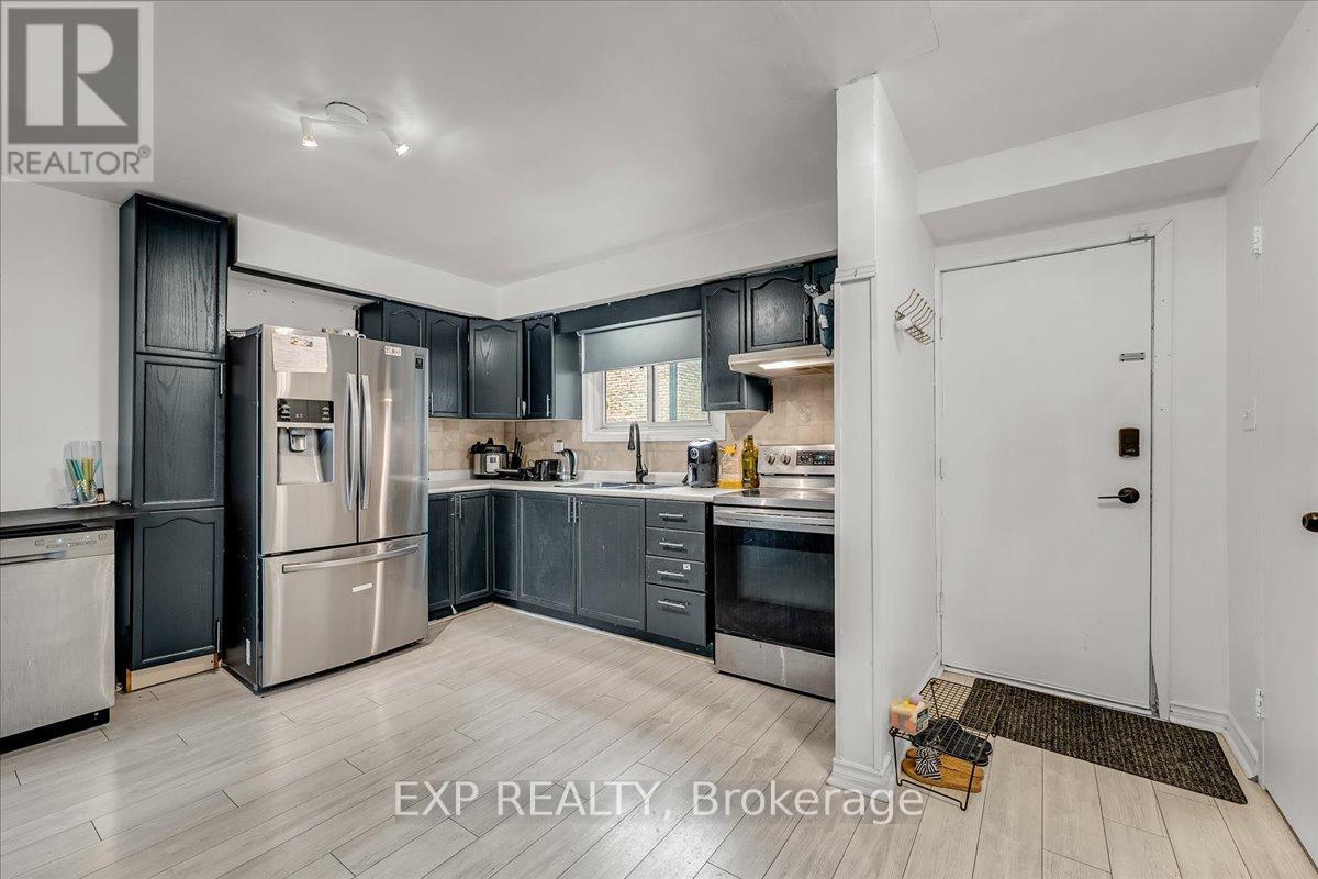Photo 18 of 32 Riverdale Drive, Hamilton ON