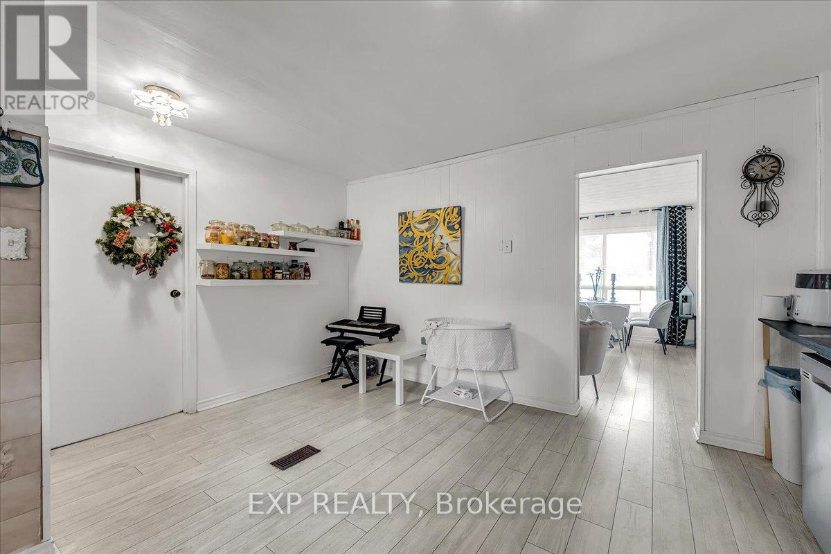 Photo 19 of 32 Riverdale Drive, Hamilton ON