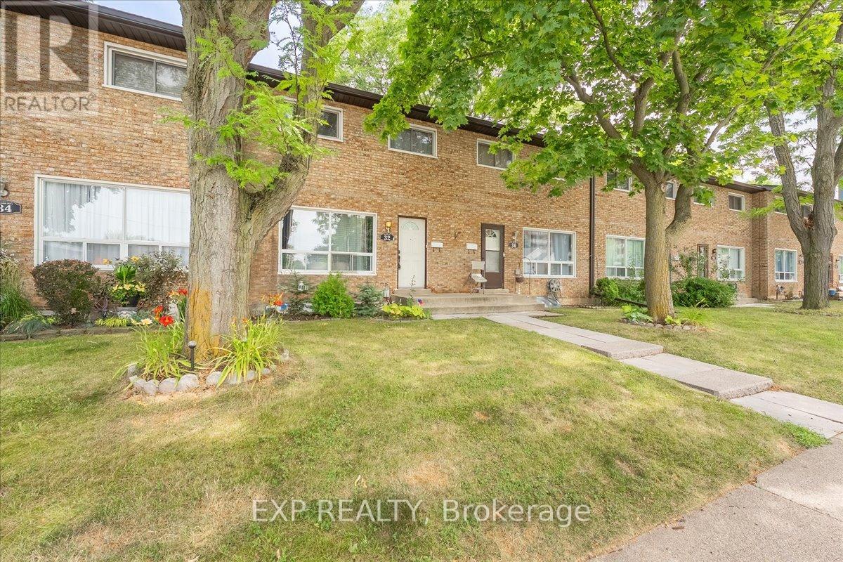 Photo 2 of 32 Riverdale Drive, Hamilton ON