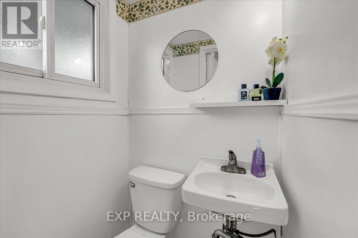 Photo 20 of 32 Riverdale Drive, Hamilton ON
