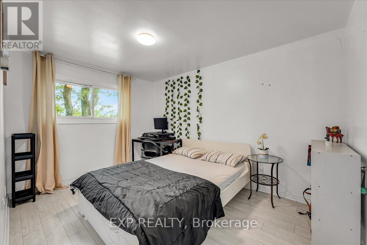Photo 23 of 32 Riverdale Drive, Hamilton ON