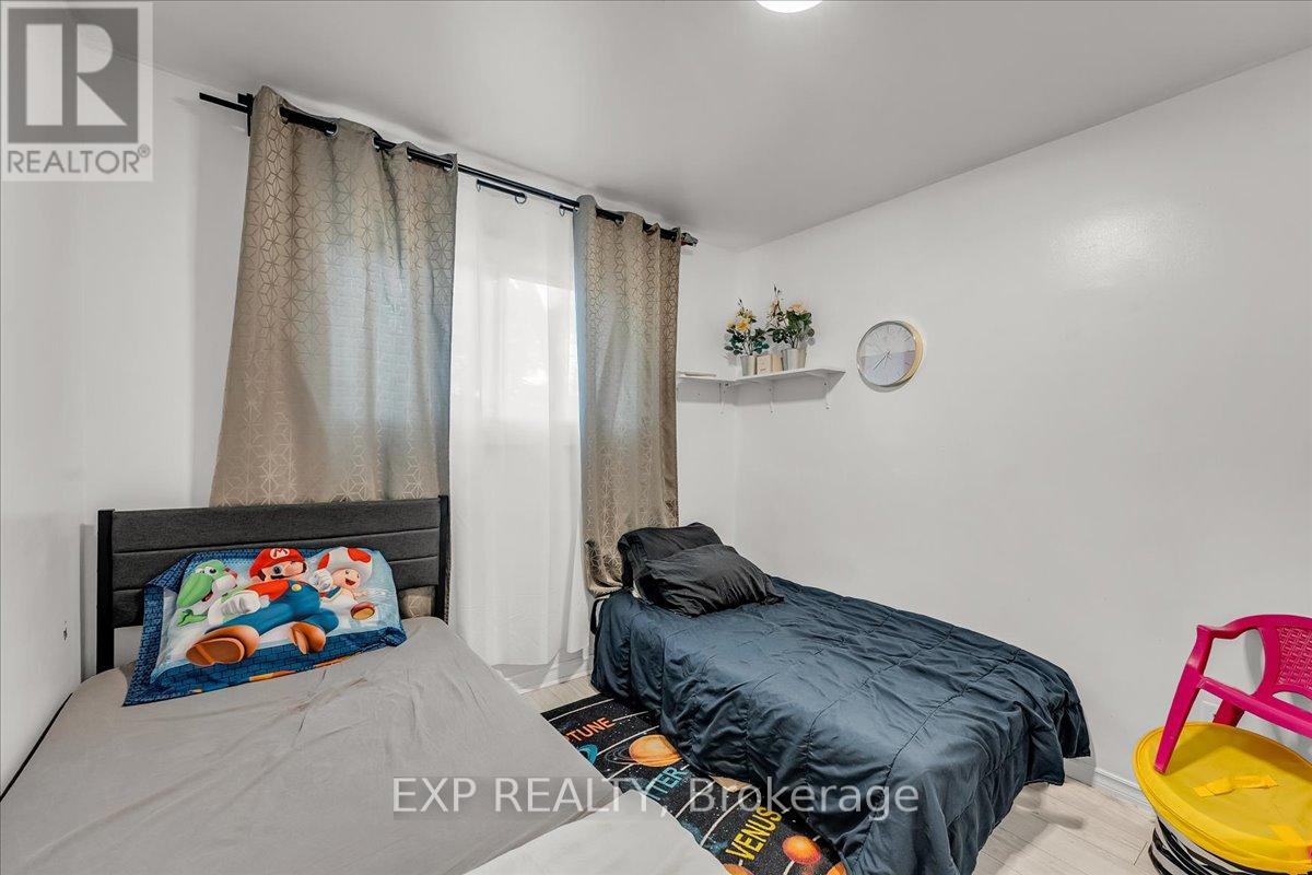 Photo 24 of 32 Riverdale Drive, Hamilton ON