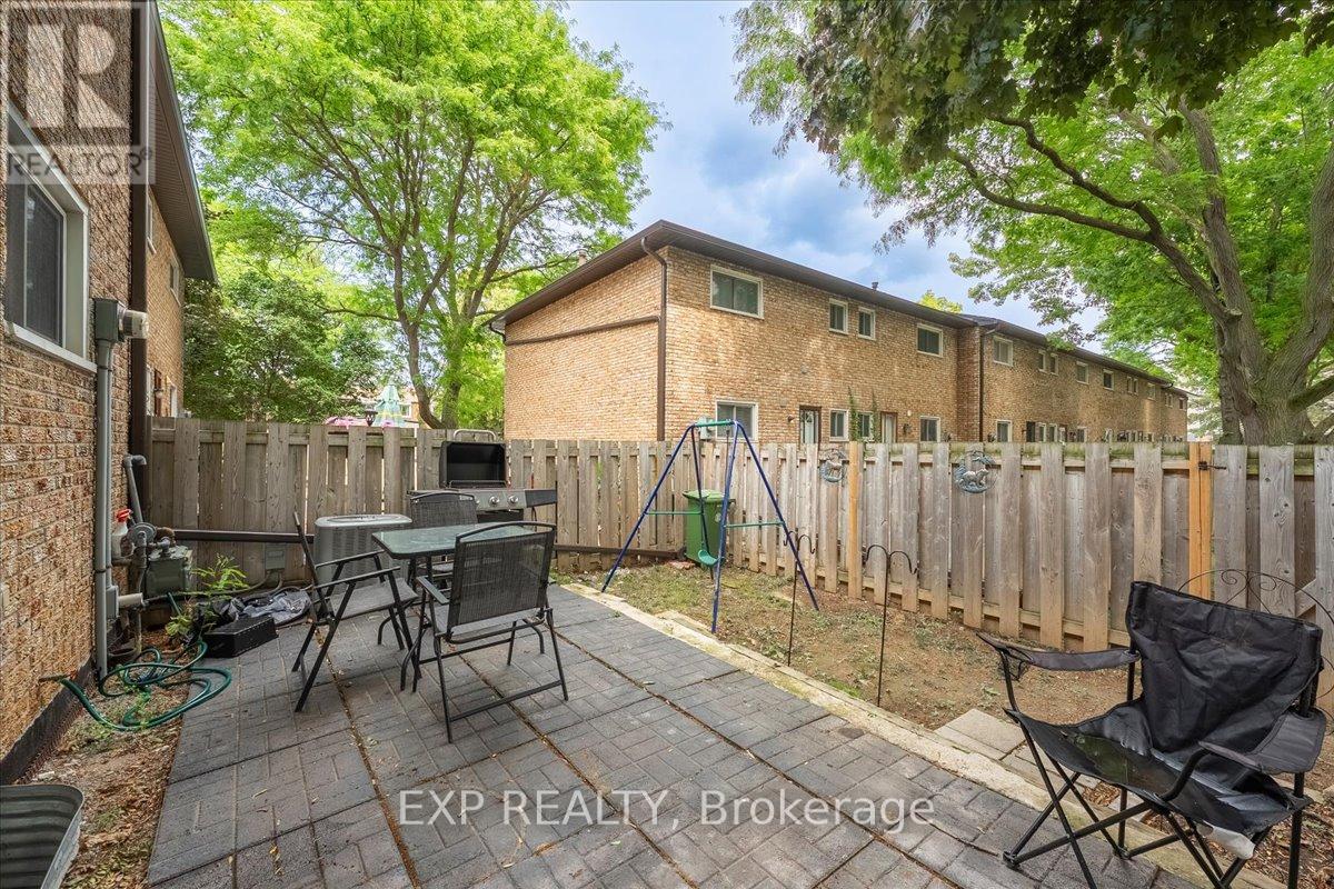 Photo 27 of 32 Riverdale Drive, Hamilton ON
