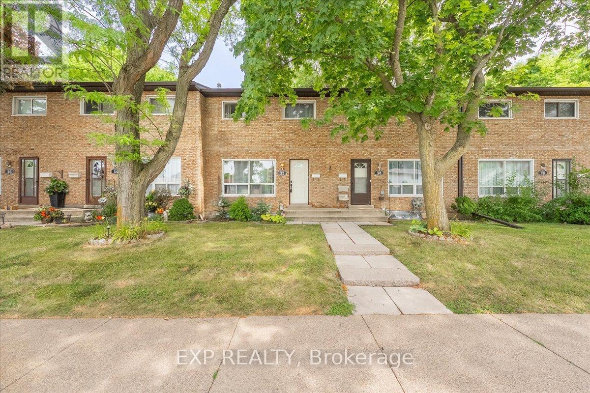 Photo 29 of 32 Riverdale Drive, Hamilton ON