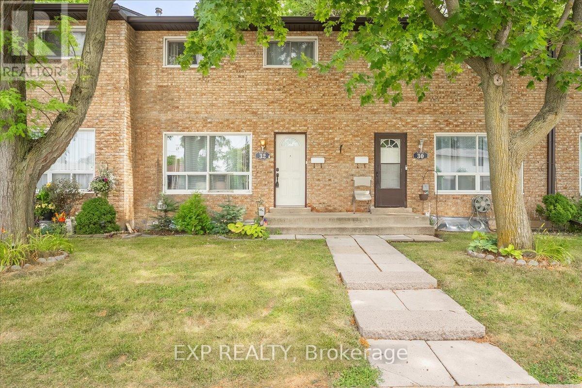 Photo 3 of 32 Riverdale Drive, Hamilton ON