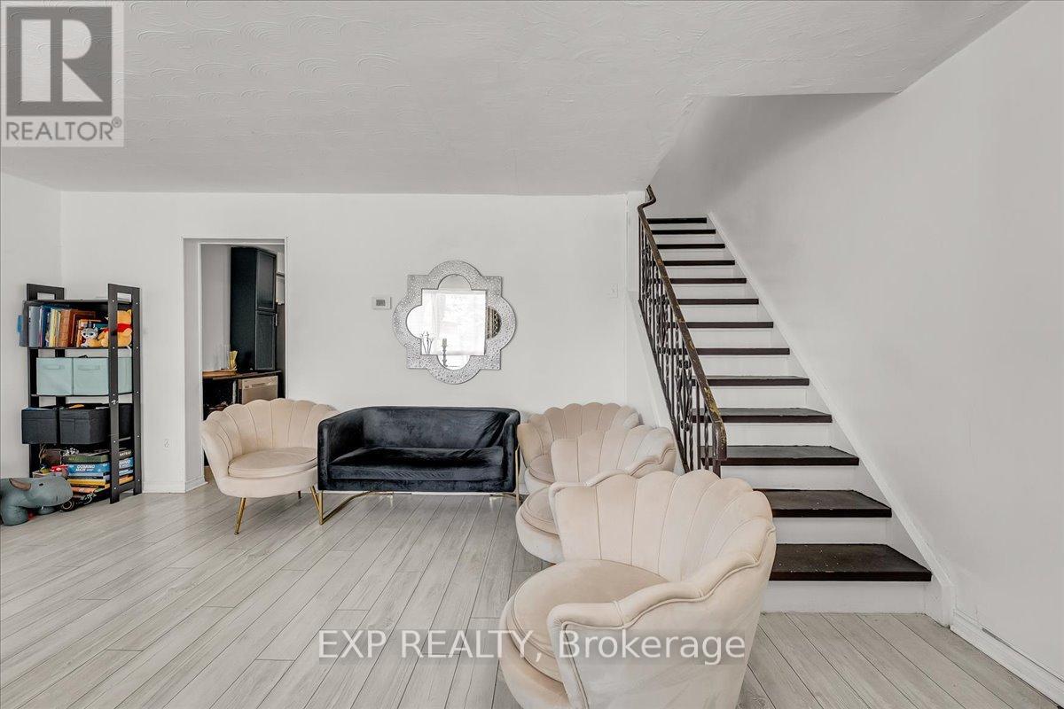 Photo 7 of 32 Riverdale Drive, Hamilton ON