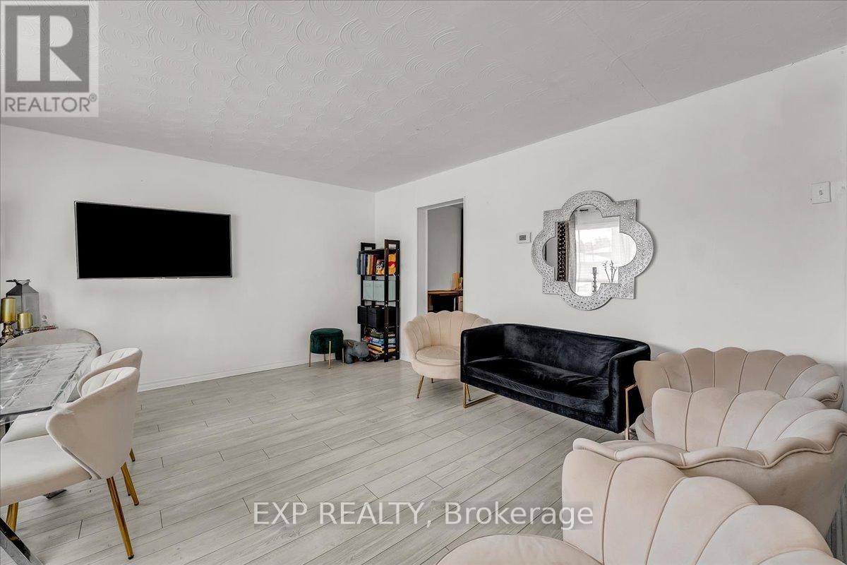 Photo 8 of 32 Riverdale Drive, Hamilton ON