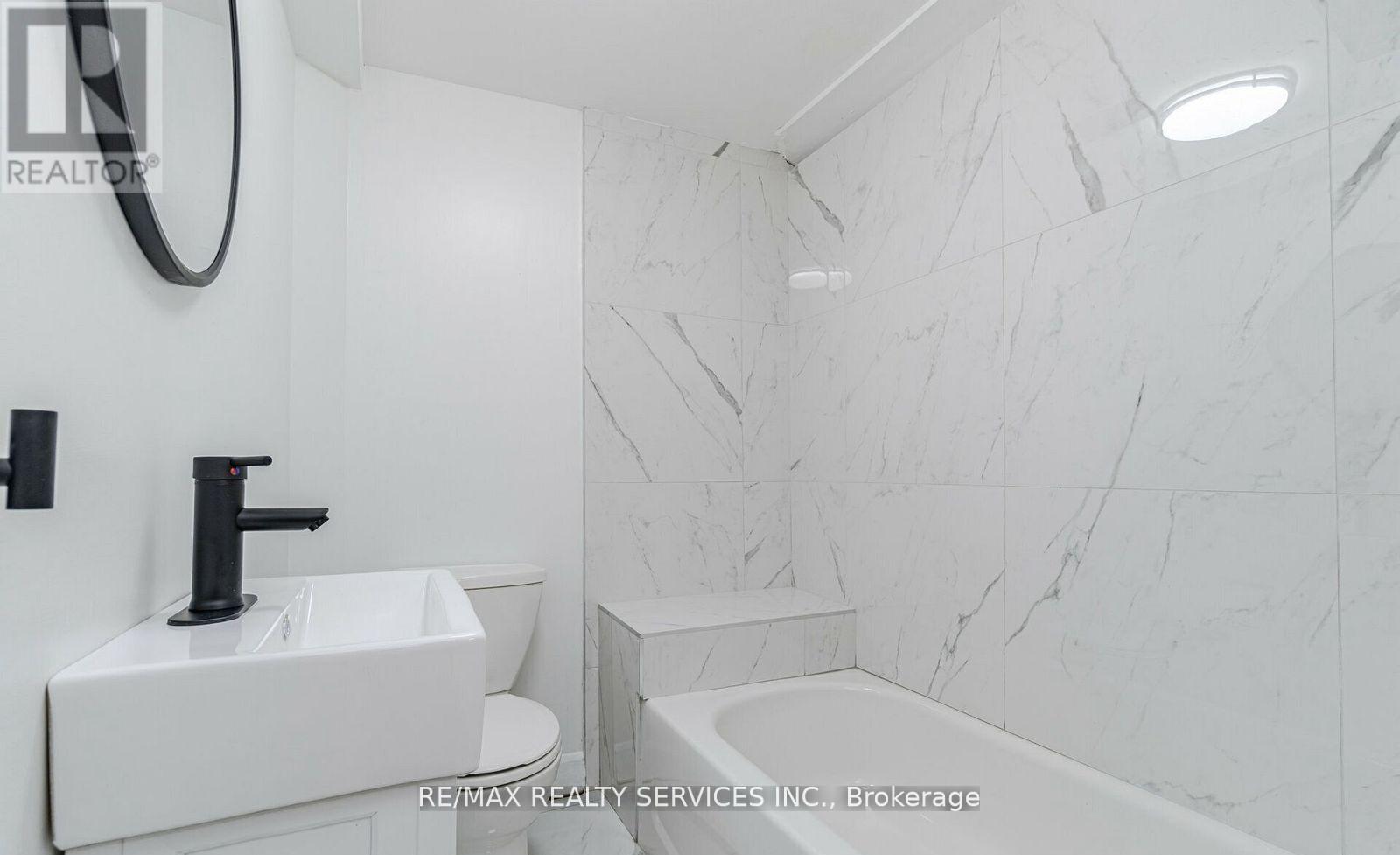 Photo 17 of 439 Ferguson Avenue N, Hamilton ON