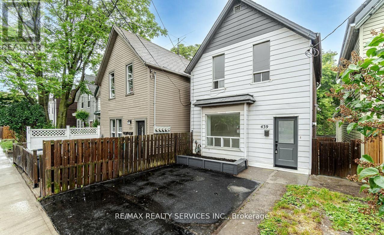 Photo 2 of 439 Ferguson Avenue N, Hamilton ON