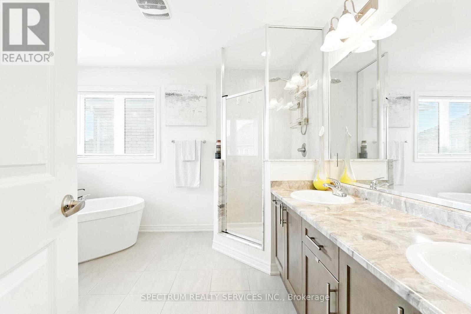 Photo 15 of 154 Whittington Drive, Hamilton ON