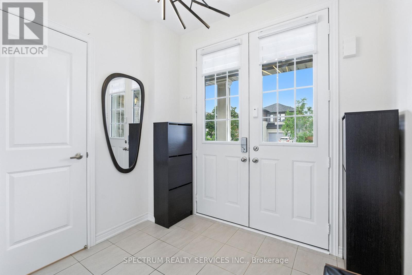 Photo 3 of 154 Whittington Drive, Hamilton ON