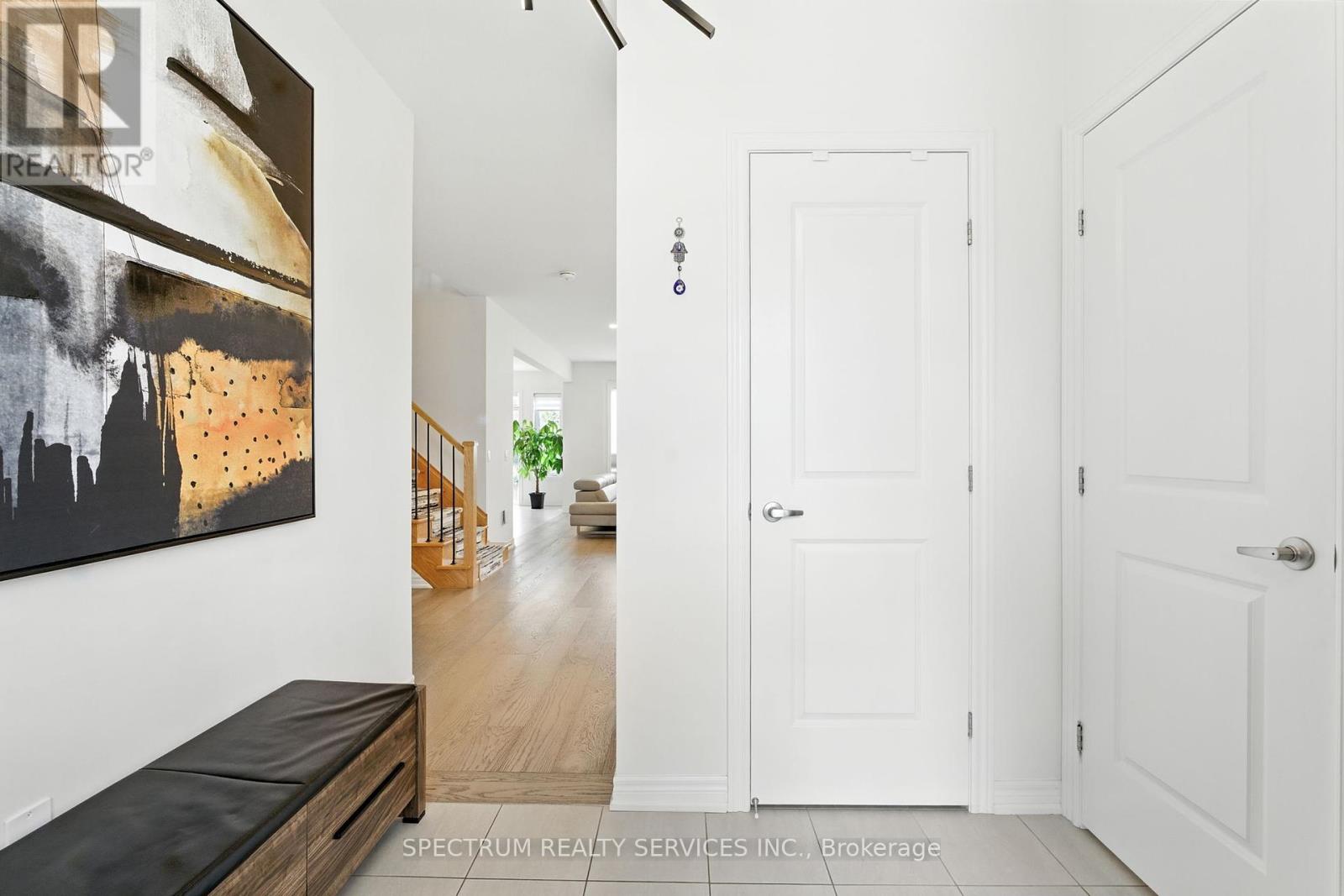 Photo 4 of 154 Whittington Drive, Hamilton ON