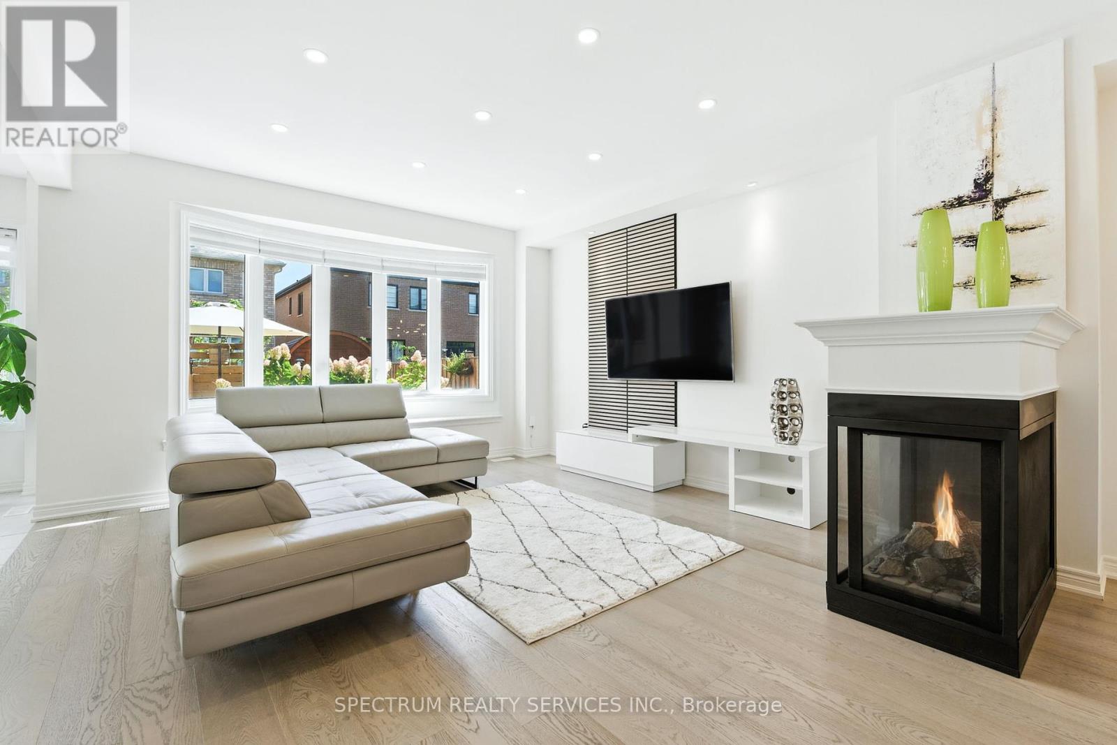 Photo 6 of 154 Whittington Drive, Hamilton ON