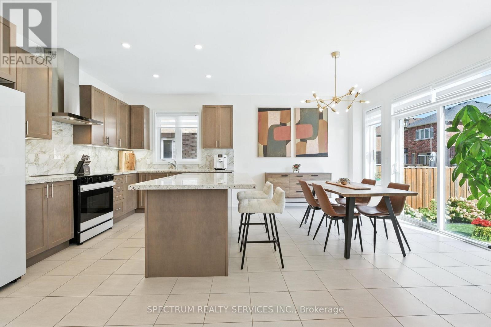 Photo 8 of 154 Whittington Drive, Hamilton ON
