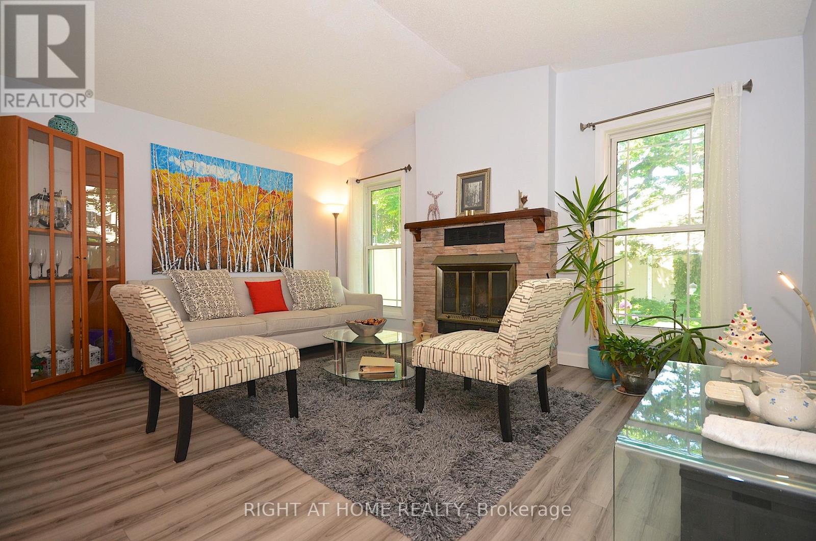 Photo 7 of 77 Winchester Drive, Ottawa ON