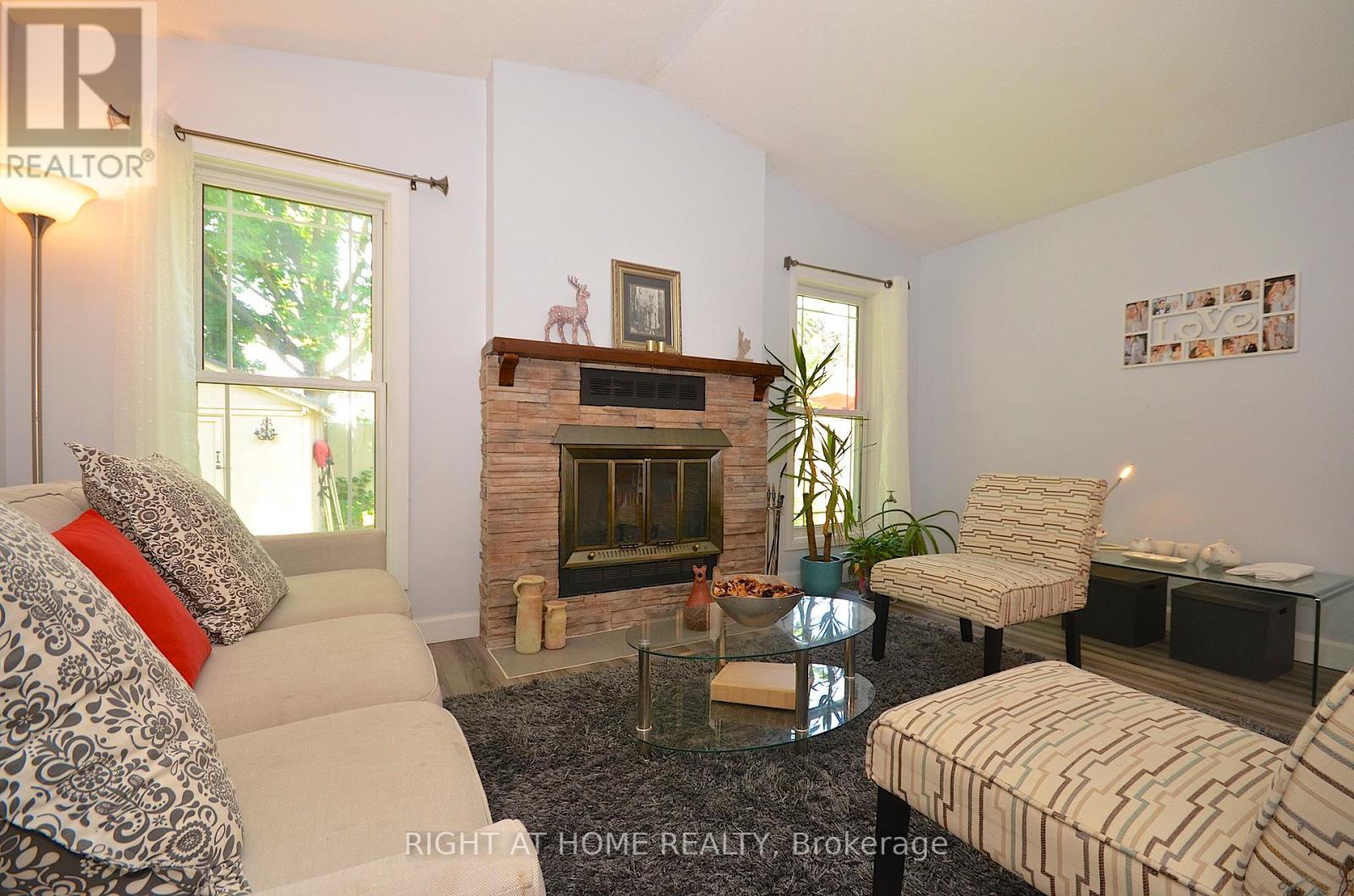 Photo 8 of 77 Winchester Drive, Ottawa ON