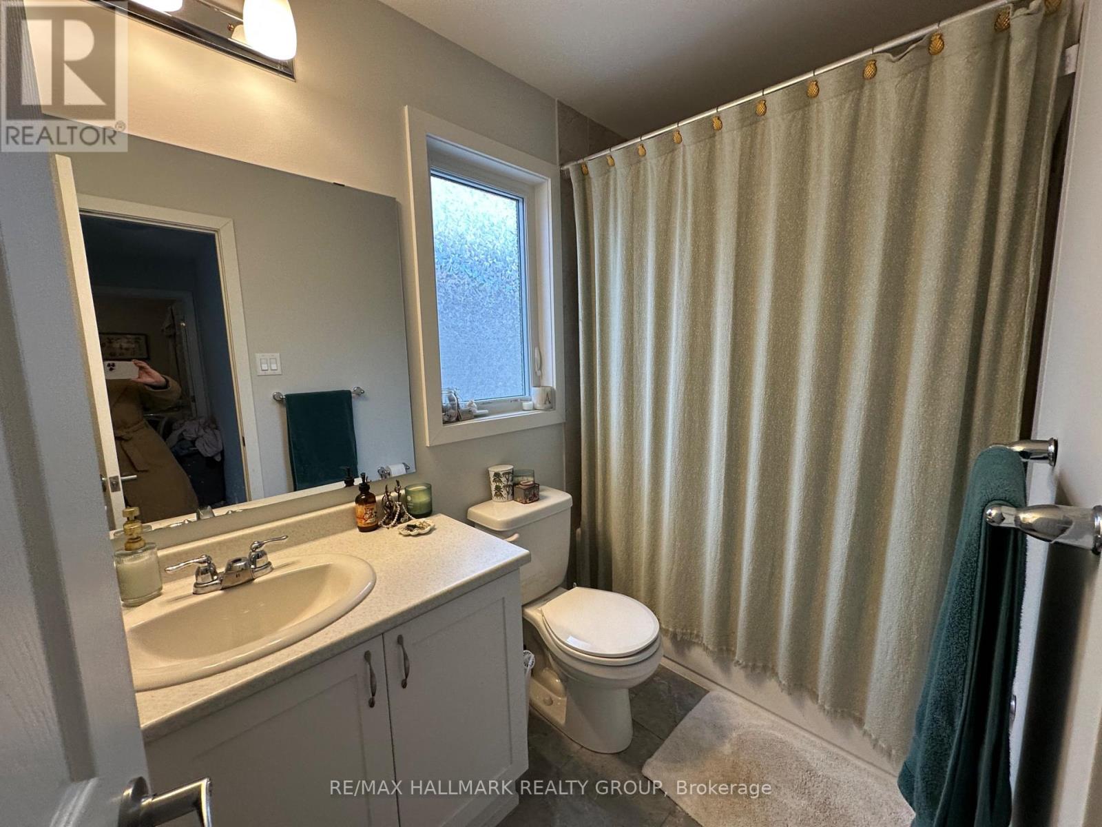 Photo 12 of 712 Quilter Row, Ottawa ON