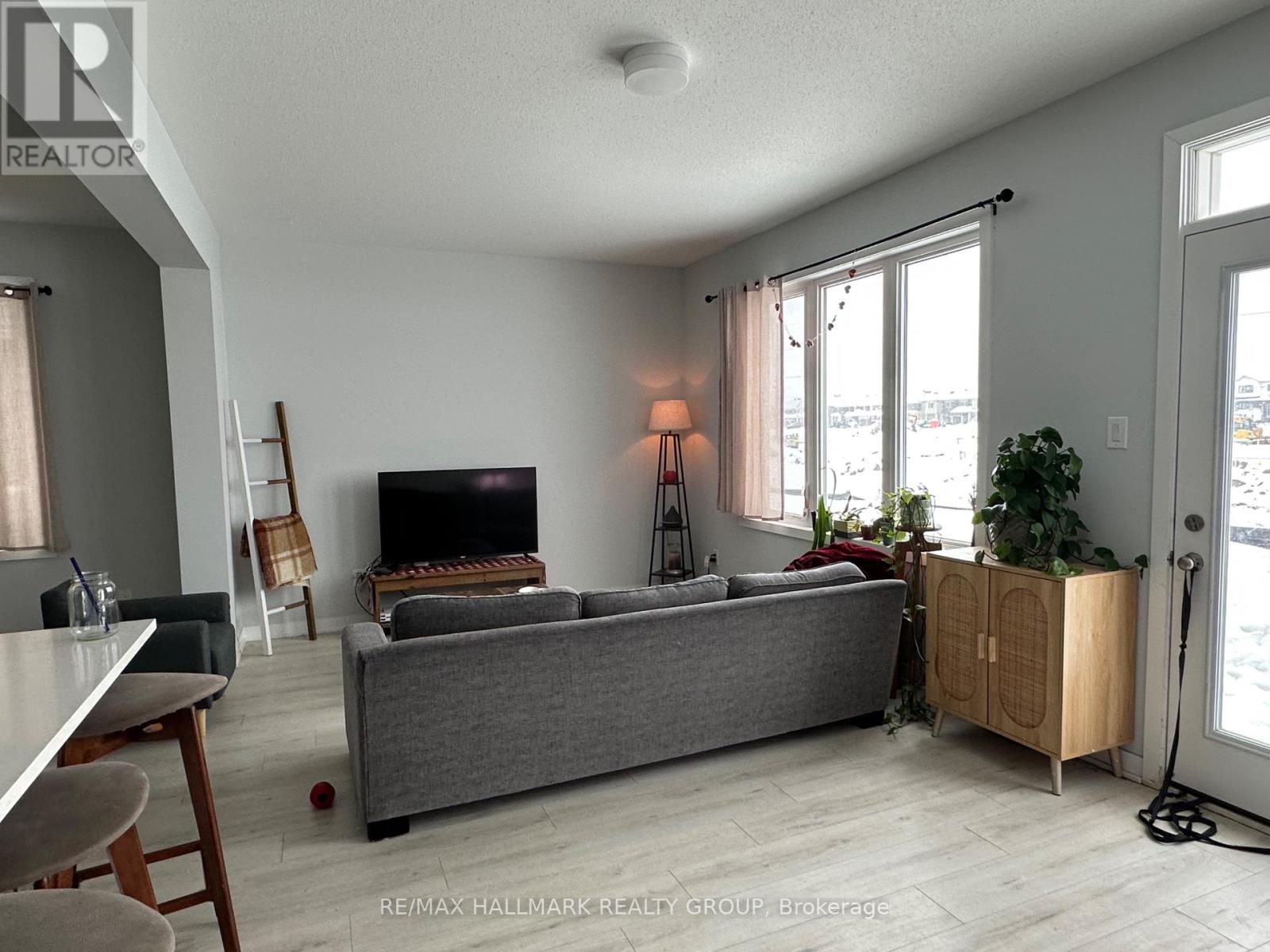 Photo 4 of 712 Quilter Row, Ottawa ON