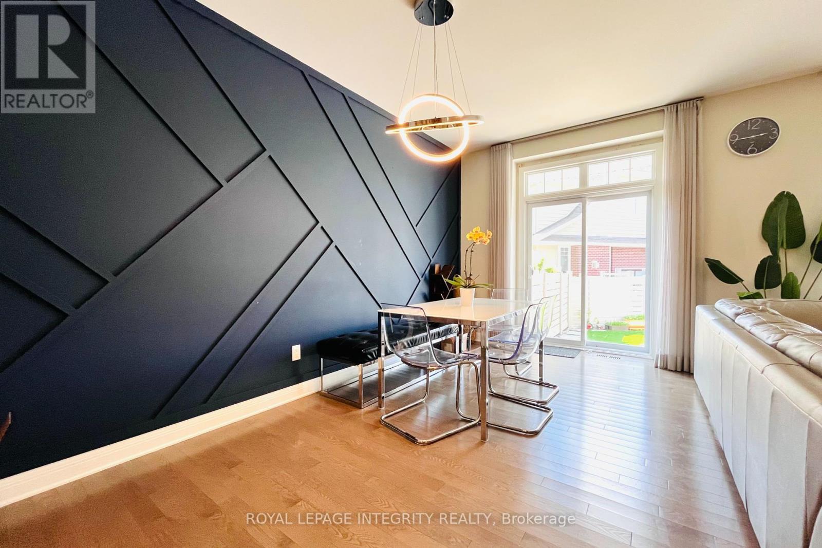Photo 2 of 297 Kilspindie Ridge, Ottawa ON