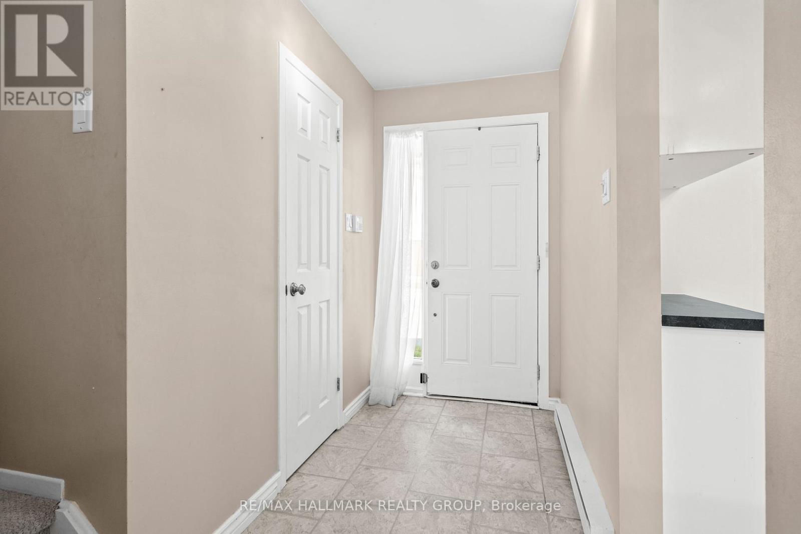 Photo 4 of 88 3014 Olympic Way, Ottawa ON