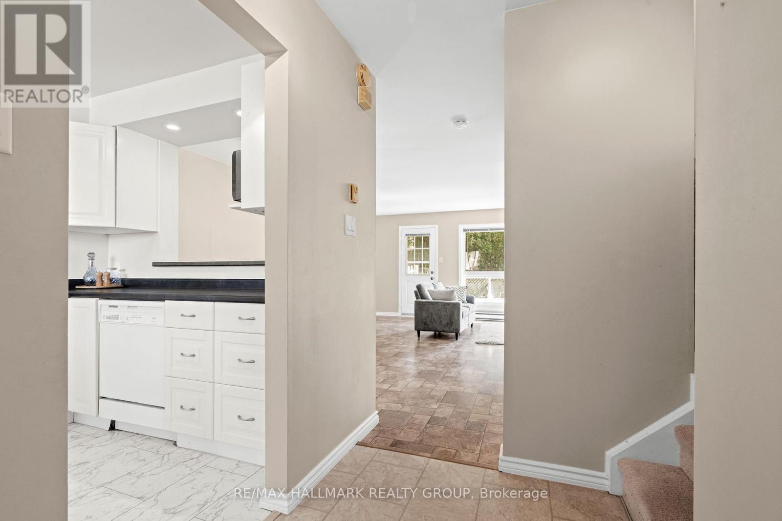 Photo 6 of 88 3014 Olympic Way, Ottawa ON