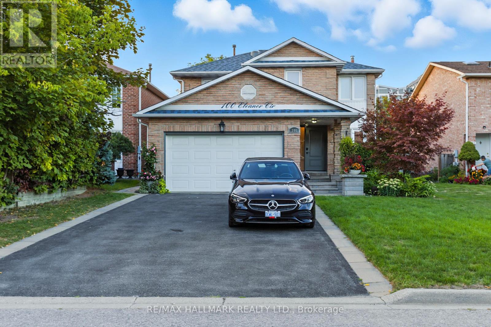 Photo 1 of 100 Eleanor Circle, Richmond Hill ON