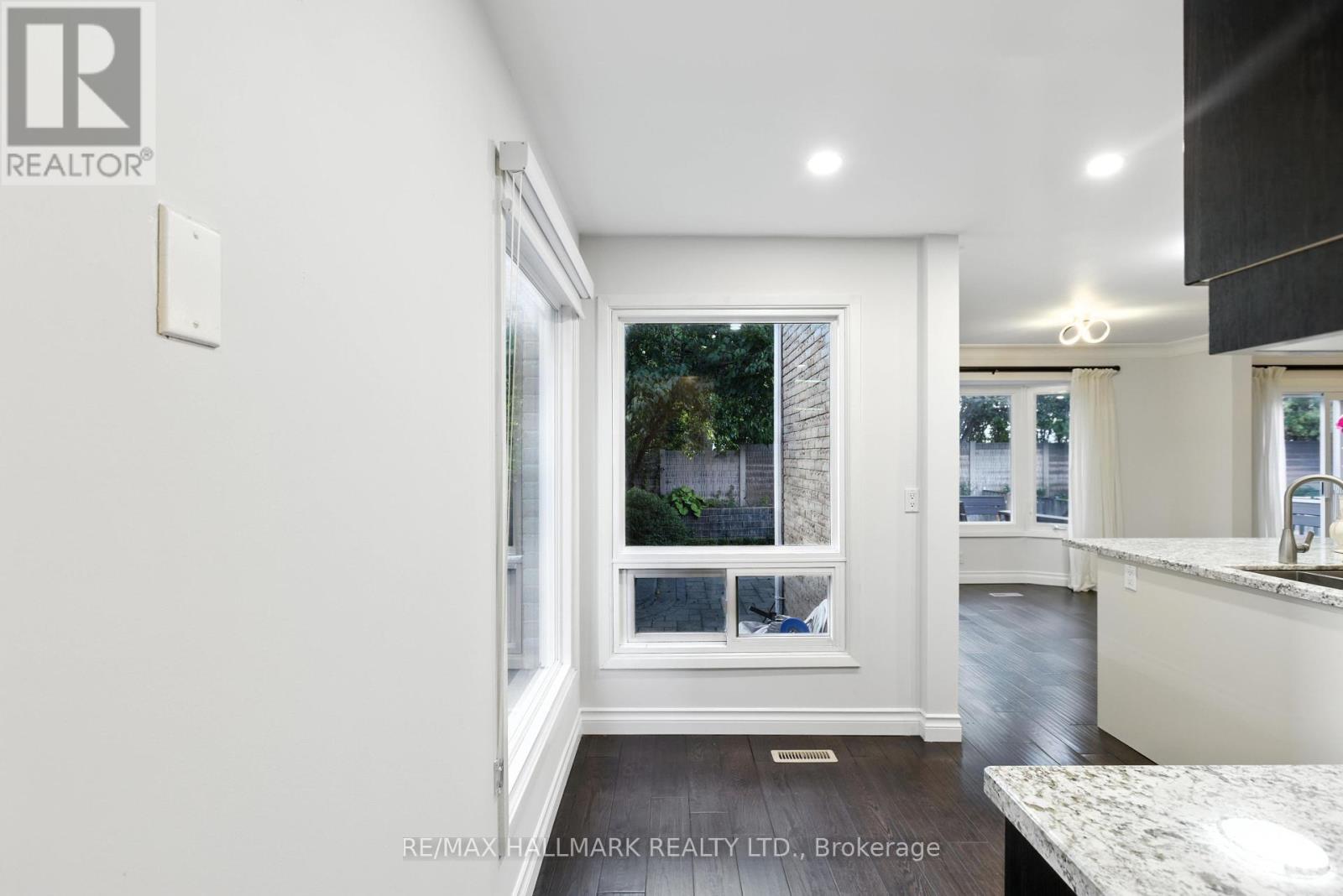 Photo 17 of 100 Eleanor Circle, Richmond Hill ON